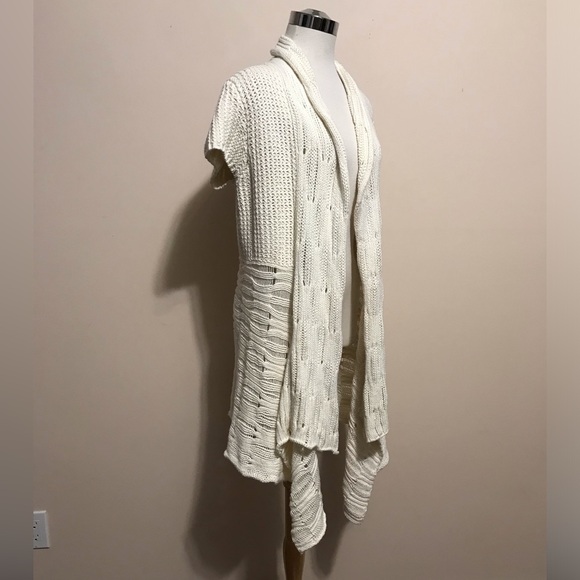 Pure Handknit Women’s Cardigan - Picture 3 of 9